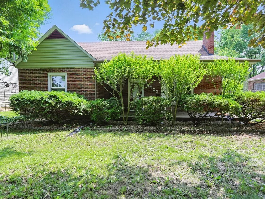 Primary Photo - 2905 N Warman Ave