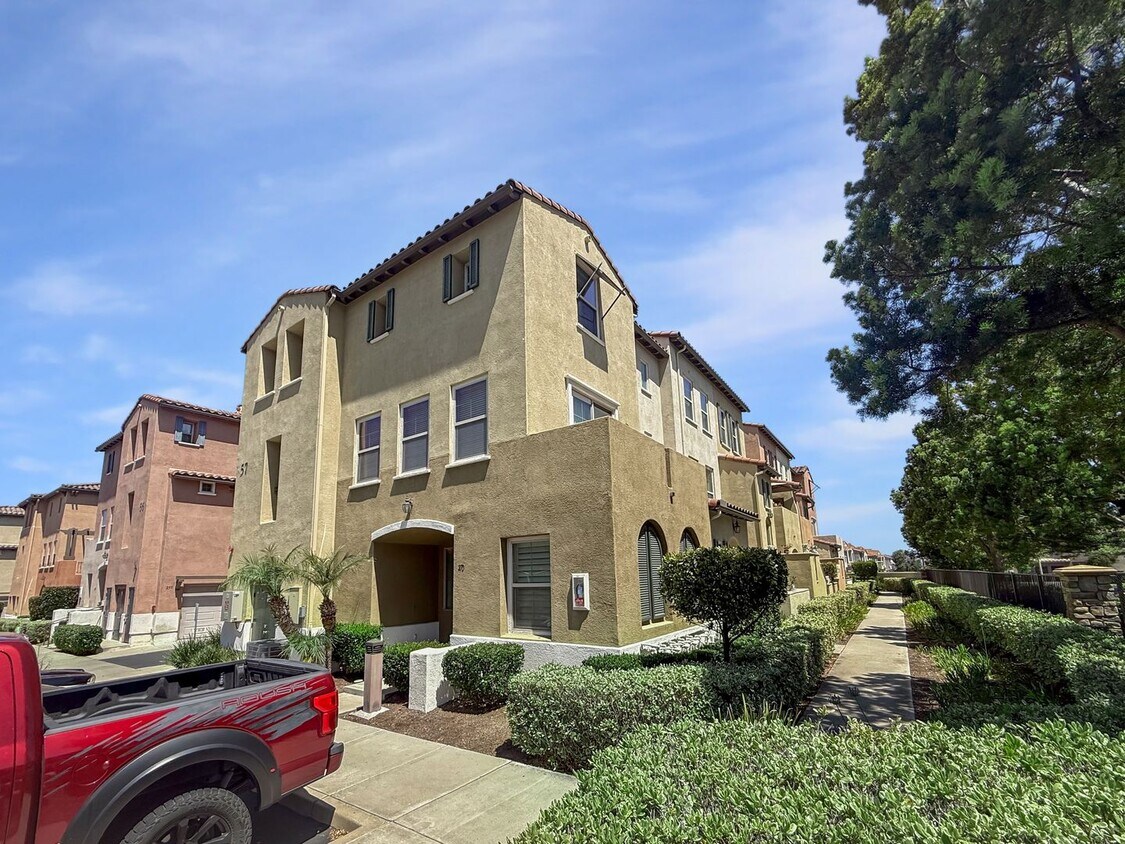 Foto principal - 2B/2.5BA Townhome in San Marcos Available ...