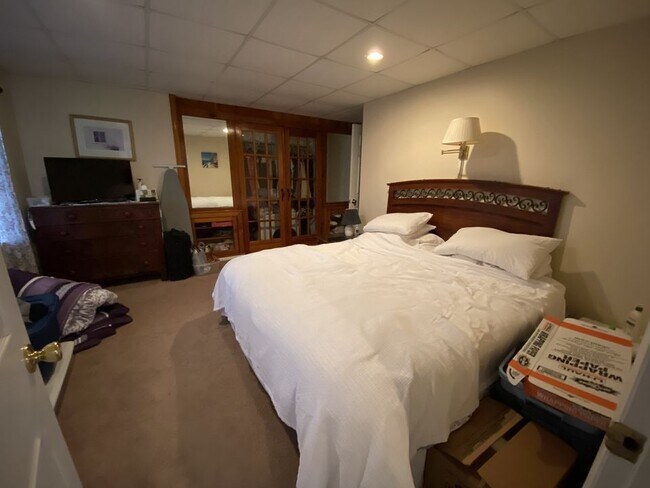 Bedroom with large closet space and attached bath - 4239 E Genesee Street Rd