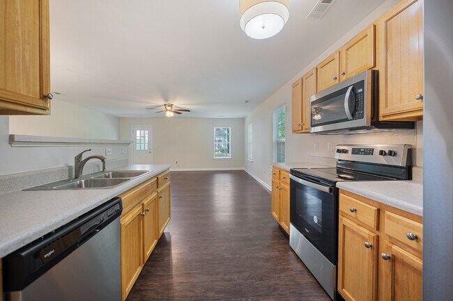 Building Photo - Great townhome in the Cotswold/Oakhurst area!