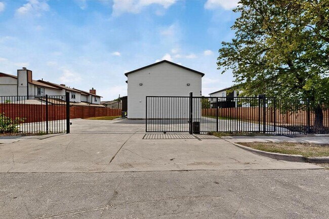 Foto del edificio - 6909 Wentworth Dr