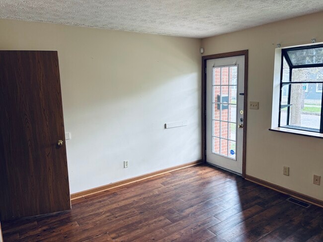 Building Photo - 104 McMillen Ave