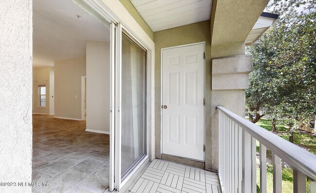 Foto del edificio - 7068 Deer Lodge Cir