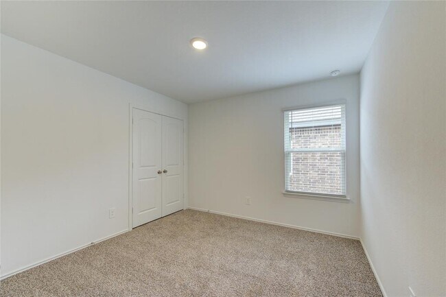 Building Photo - 24434 Elmwood Falls Dr