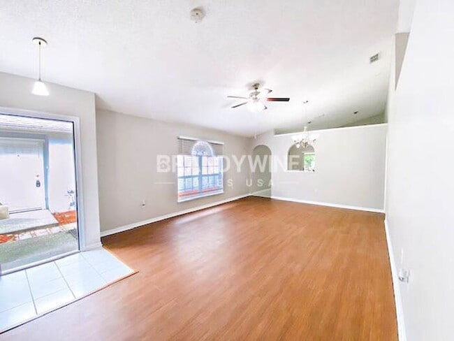 Building Photo - Happy New Year! Move in by 1/15 and get Fe...