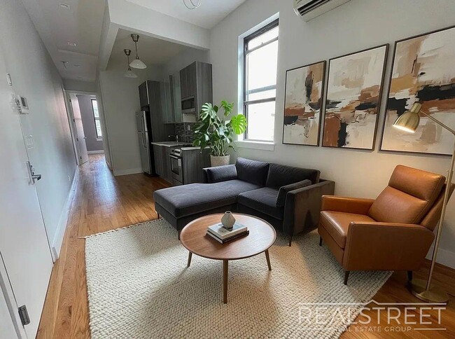 Building Photo - Renovated 3 Bed / 2 Bath Apartment Near the L Train in Prime East Williamsburg