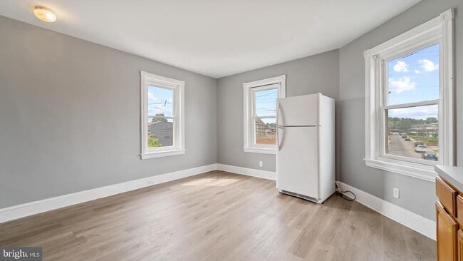 Building Photo - 203 S Springfield Rd