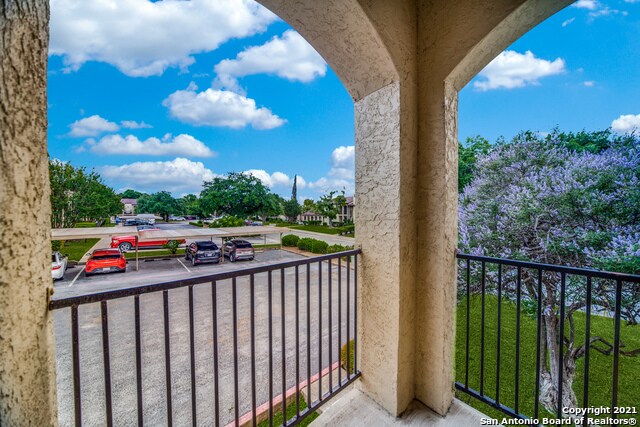 Foto del edificio - 8702 Village Dr
