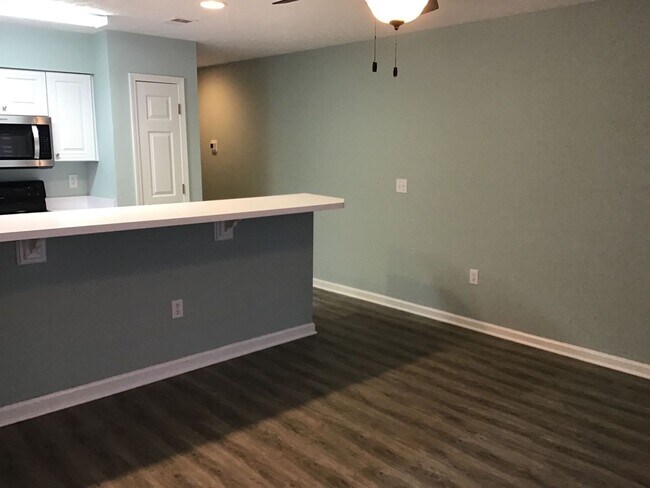 Foto del edificio - Golf Course View From This One Bedroom Con...