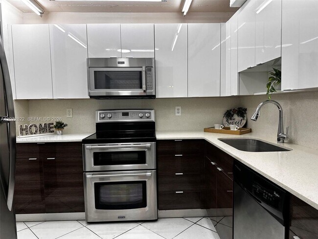 Foto del edificio - 6700 Cypress Rd