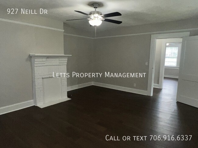 Building Photo - Adorable home with tons of charm