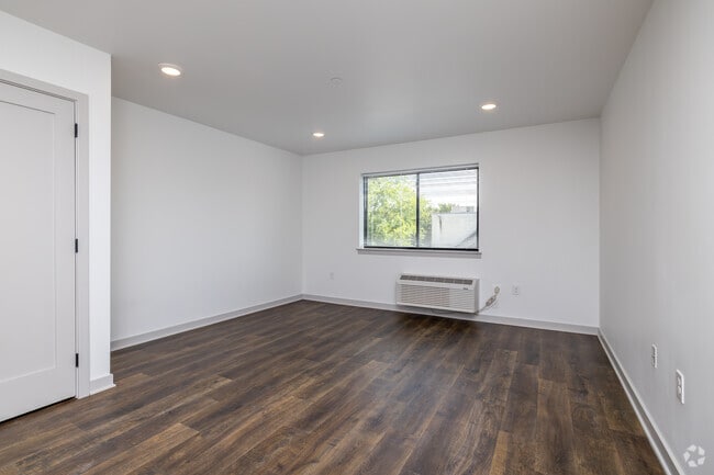 1BR, 1BA - 660SF - Living Room - The Mezzo