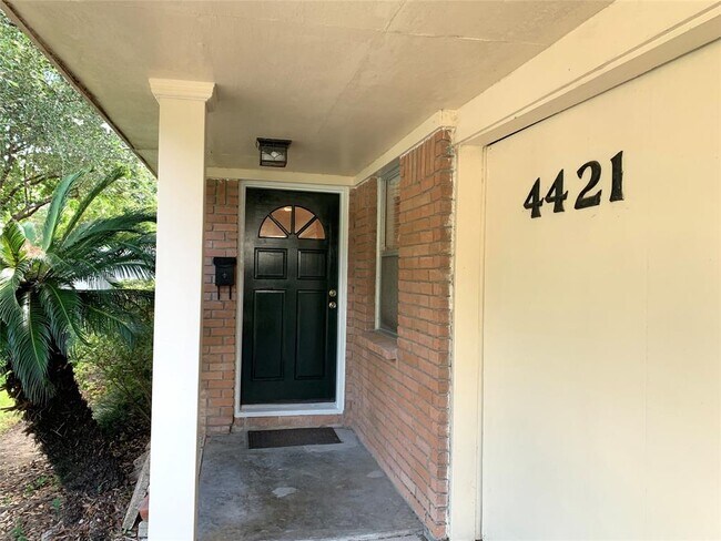 Building Photo - 4421 Briarbend Dr