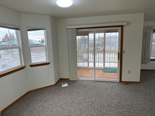 Foto del edificio - 903 Crestview Ln