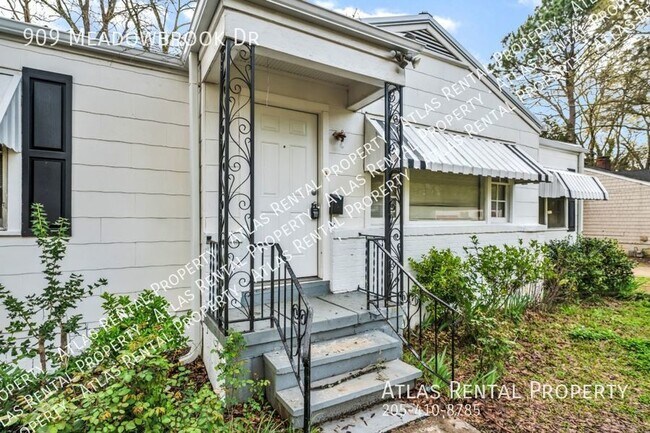 Building Photo - 909 Meadowbrook Dr