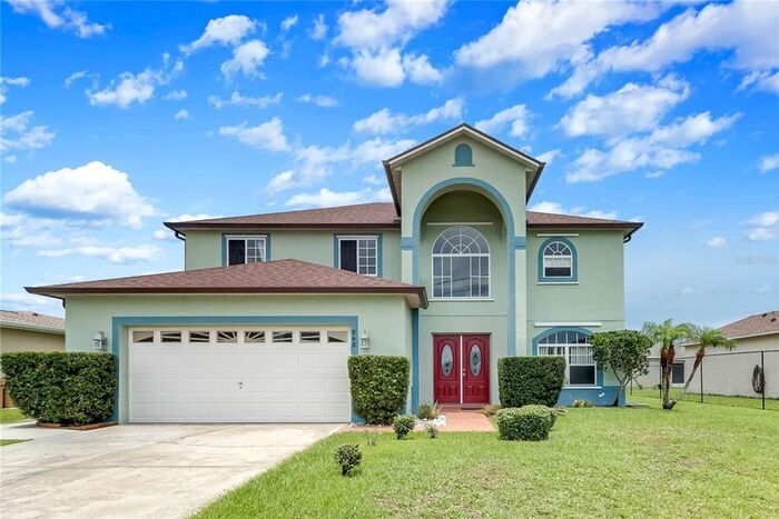 Foto principal - Spacious Two-Story Home Available NOW