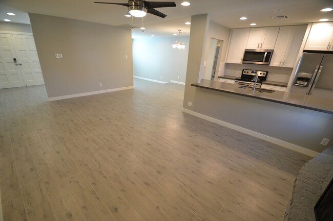Building Photo - 1600 E Bell de Mar Dr