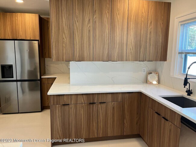 Foto del edificio - 208 Lockwood Pl