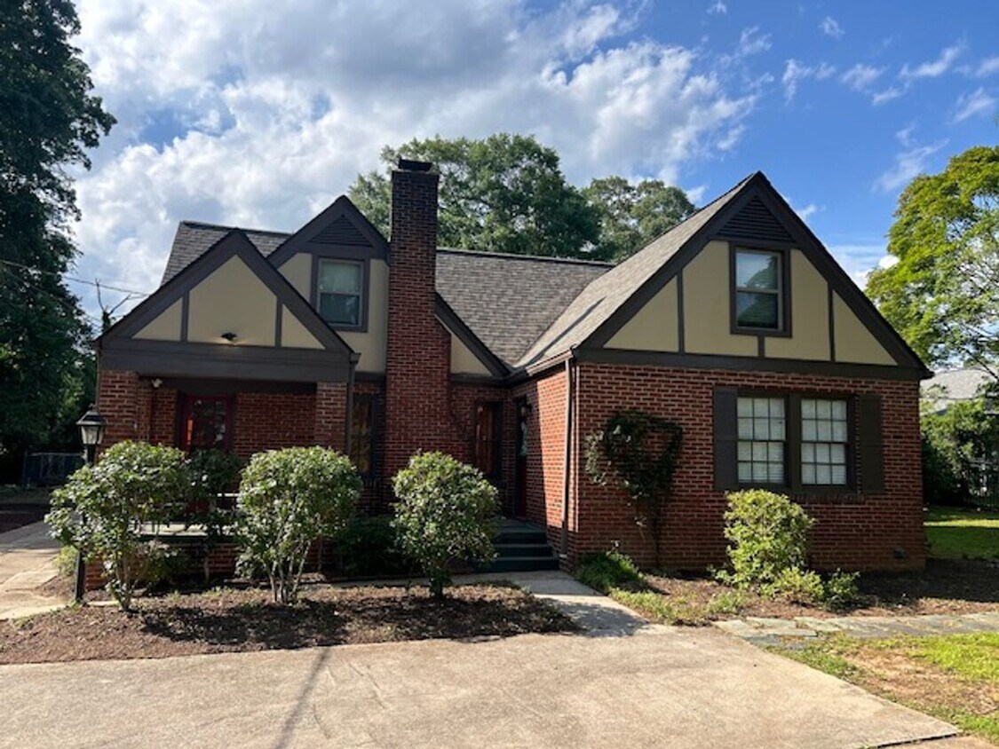 Foto principal - 670 Ridgewood Ave