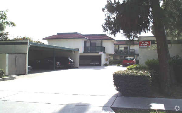 Foto del edificio - 121 N Pritchard Ave