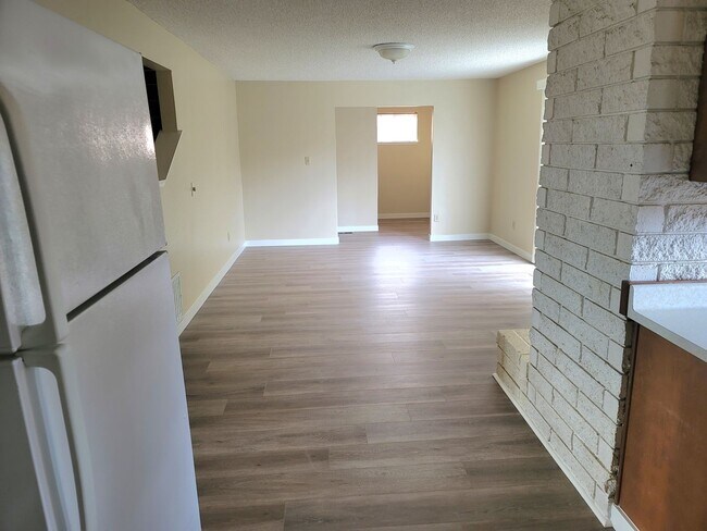 Building Photo - 2850 Everett Dr