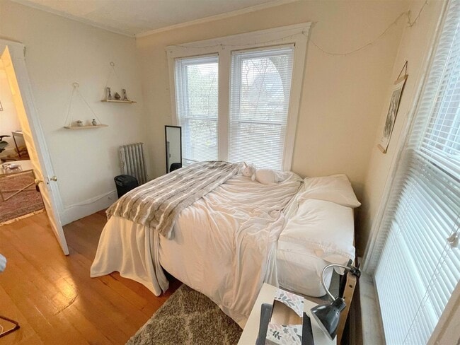 Foto del edificio - 8 Sanborn Ave