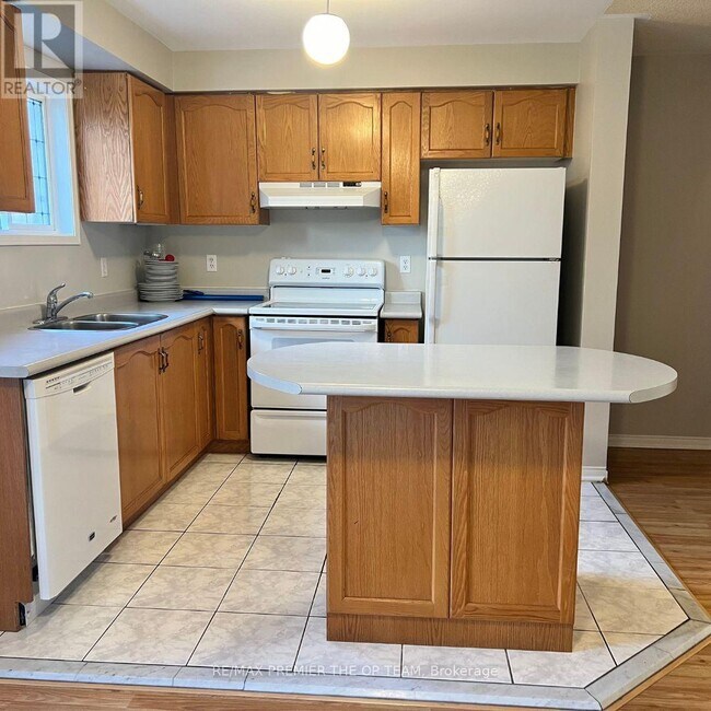 Building Photo - 94 Kelso Crescent