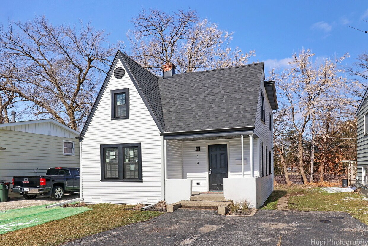 114 Beachview Dr, Round Lake Beach, IL 60073 House Rental in Round