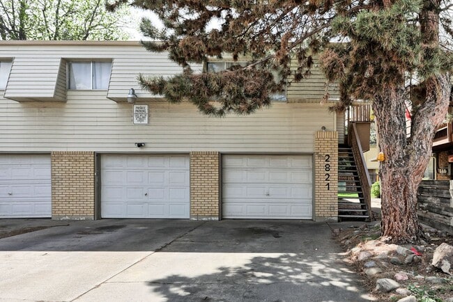 Building Photo - Students Welcome! Great Location!