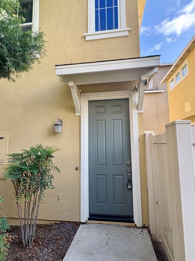 Foto del edificio - Tri-Level Condo within Walking Distance to The Collection!