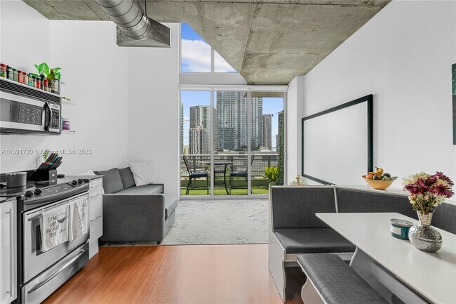 Foto del edificio - 690 SW 1st Ct