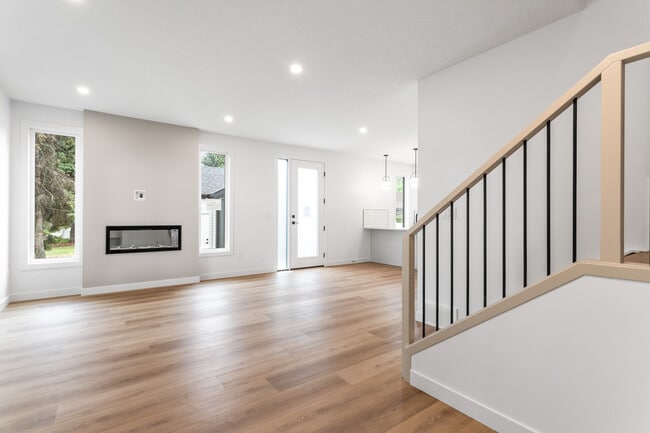 Building Photo - 6512-6593 93 St NW