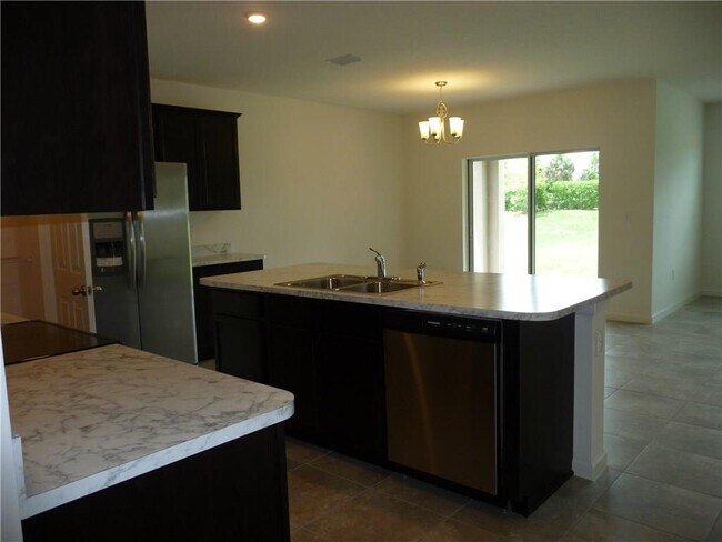 Building Photo - 2752 Granville Manor SW