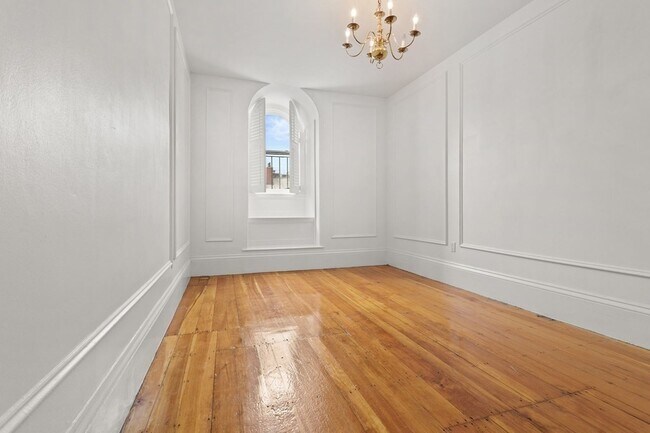 Building Photo - 127 Beacon St