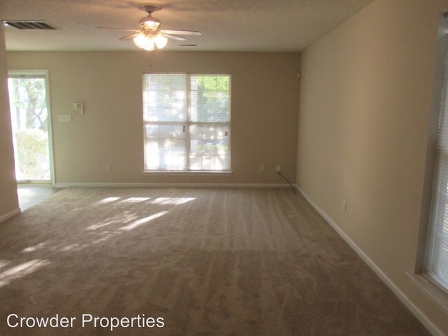 Foto del edificio - 6818 Hidden Forest Dr