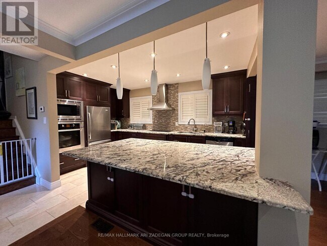 Building Photo - 290 Gretel Dr
