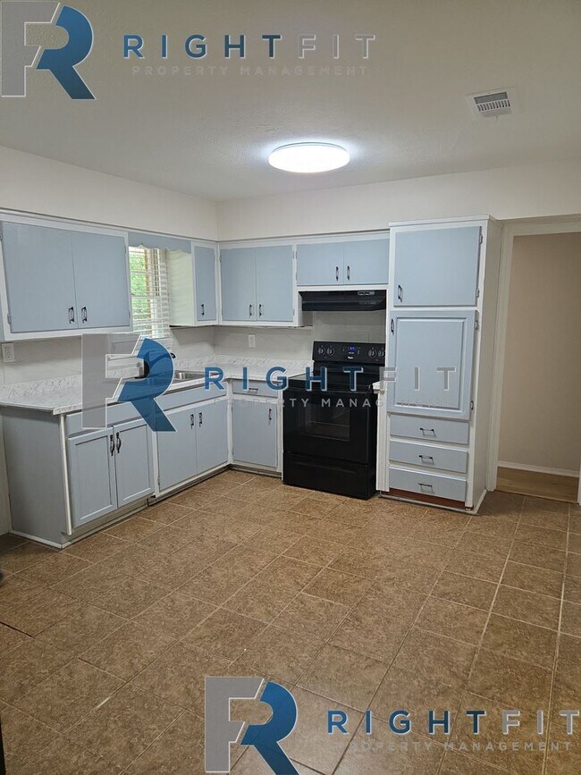 Building Photo - 4768 Wellborn Dr
