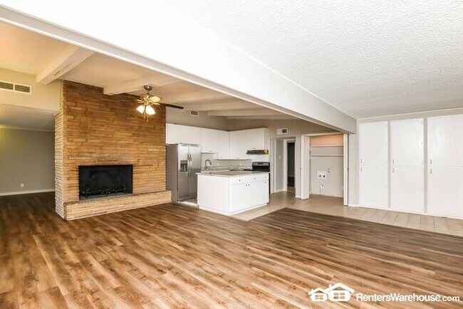 Foto del edificio - Are you needing more room! Updating home t...