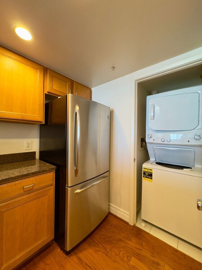 Foto del edificio - Charming 1 Bedroom/1 Bathroom Apartment Unit with In-Unit Laundry in Downtown Baltimore, MD!