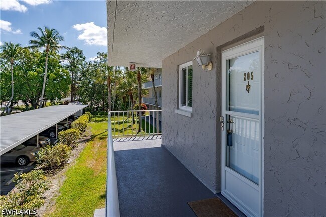 Foto del edificio - 5515 Rattlesnake Hammock Rd