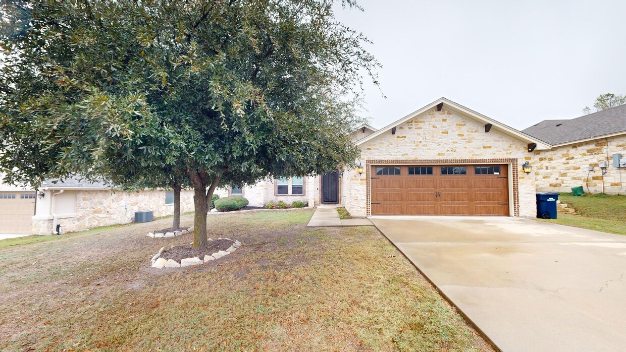 Foto principal - Gorgeous Spanish style home in Jarrell