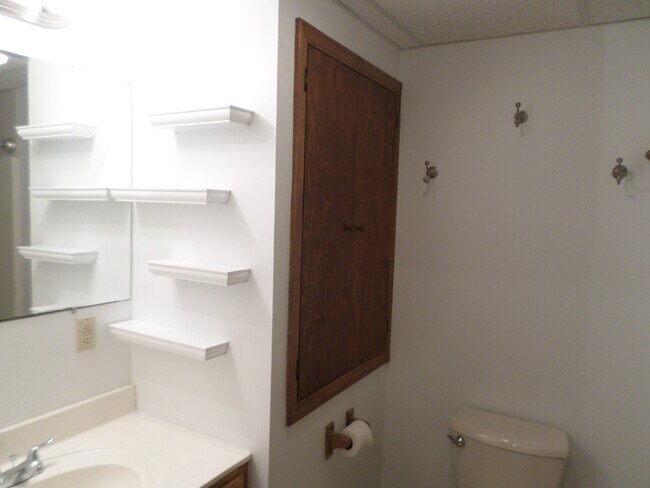 Building Photo - Vattier 817 #1, #2