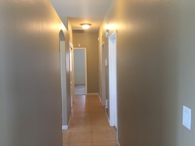 Foto del edificio - SW Bakersfield 3 Bedroom 2 Bath + office