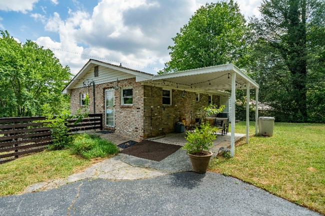 Building Photo - 1221 Shelby Ave