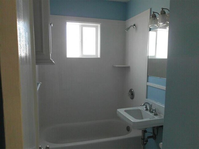 Building Photo - 172 N 500 W