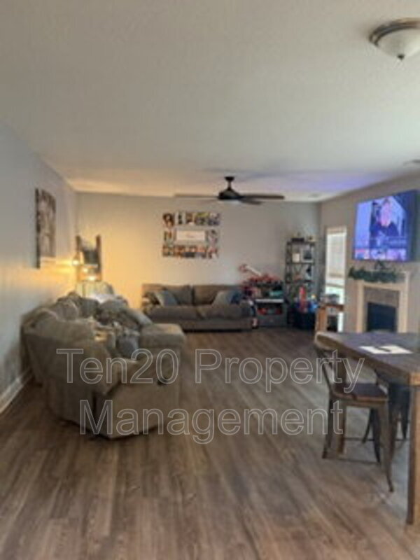Building Photo - 106 White Oak Pl