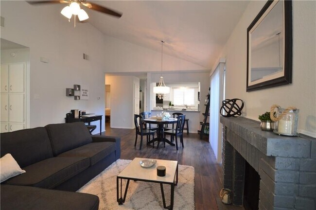 Foto del edificio - 518 Hunters Glen St