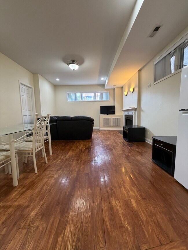 Foto del edificio - 2355 W Harrison St