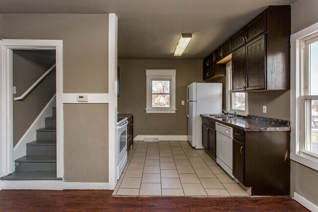 Foto del edificio - 3 Bedroom 1 Bath Bungalow - Pyramid Properties!!