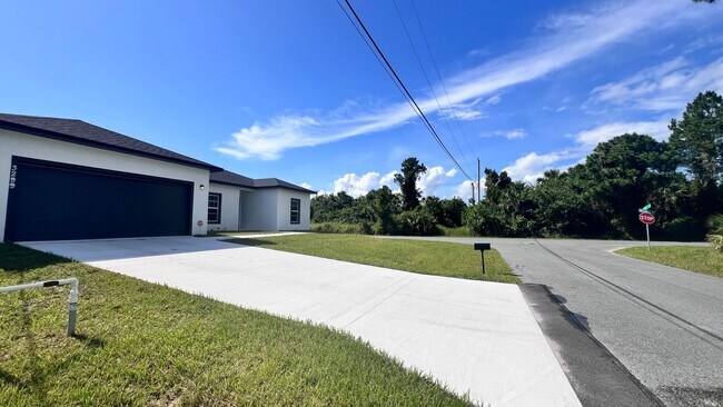 Foto del edificio - Beautiful 3 BR / 2 BA Home in Palm Bay!